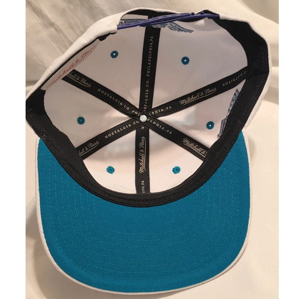 Mitchell & Ness Charlotte Hornets Snapback‎ Hat White 5 Year Anniversary Patch